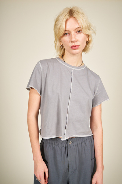 T-shirt with contrast seams