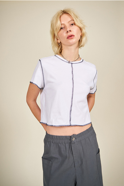T-shirt with contrast seams