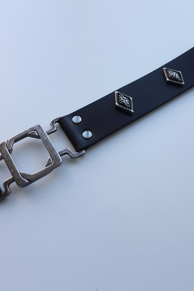 Belt with metal details