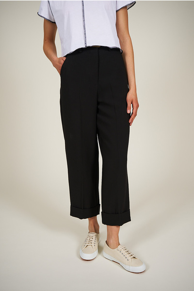 Trousers with turn-up hems