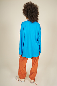 Oversized top with outer seams